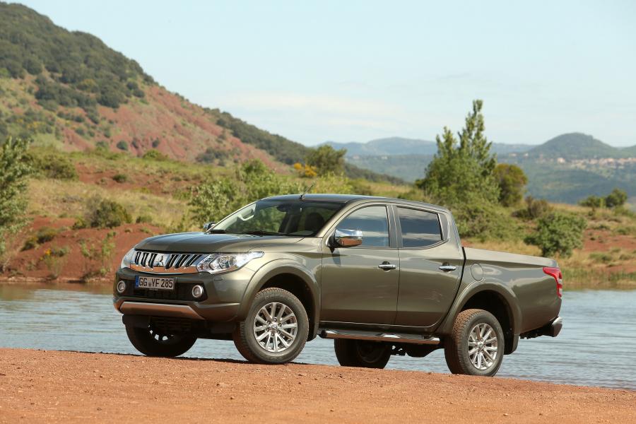  Mitsubishi L200 Double Cab 2015 года  (фото 10 из 29)